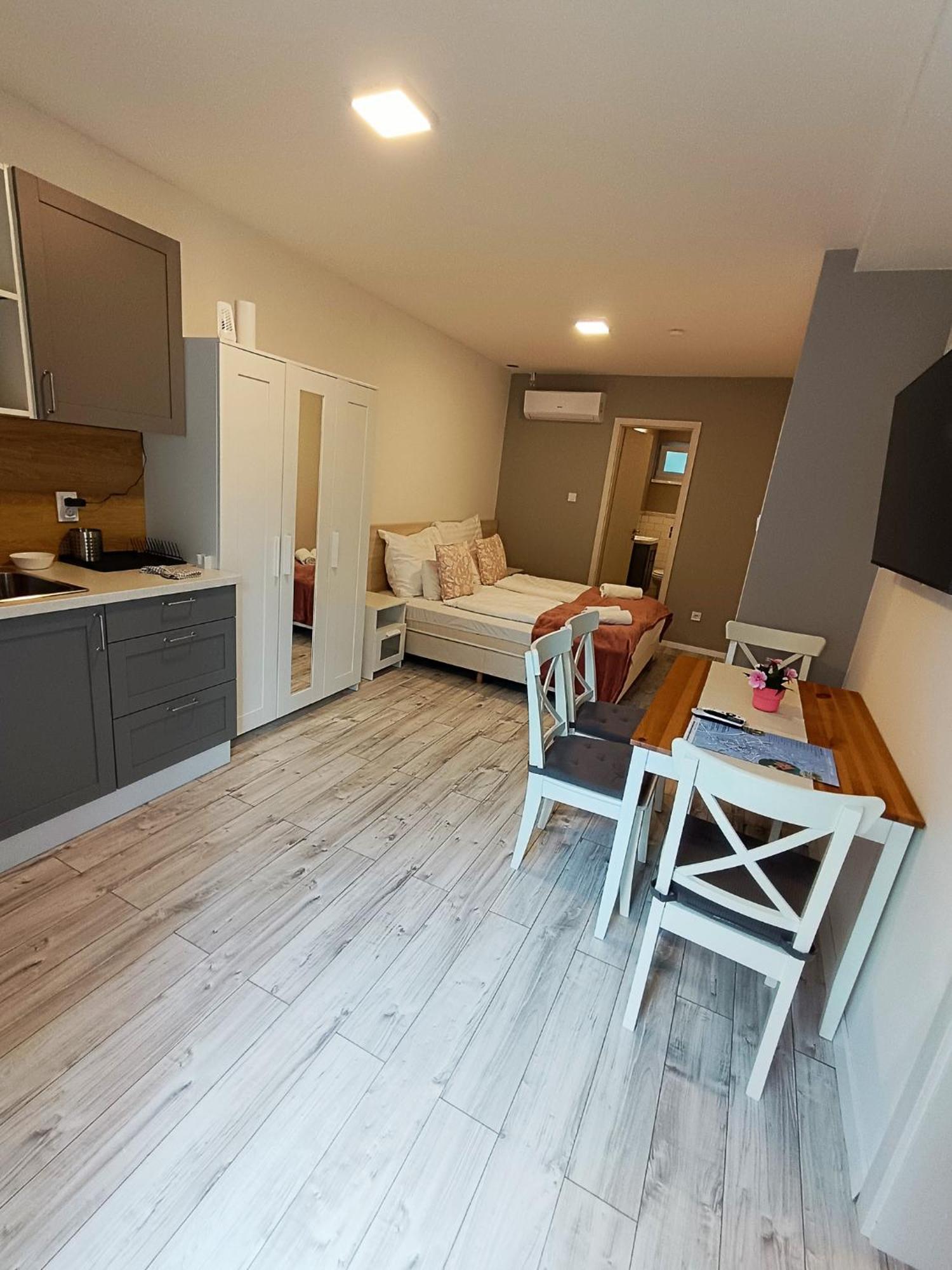 ****Heviz Springs Apartments Екстер'єр фото